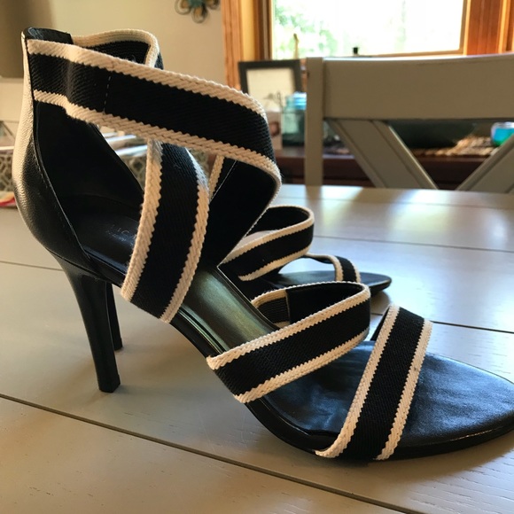 Celie Isaac Mizrahi black and white heels - Picture 2 of 5